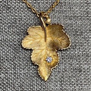 AVON Vintage Leaf Necklace